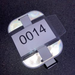 Armbind  til nummerskilt Hvid med refleks